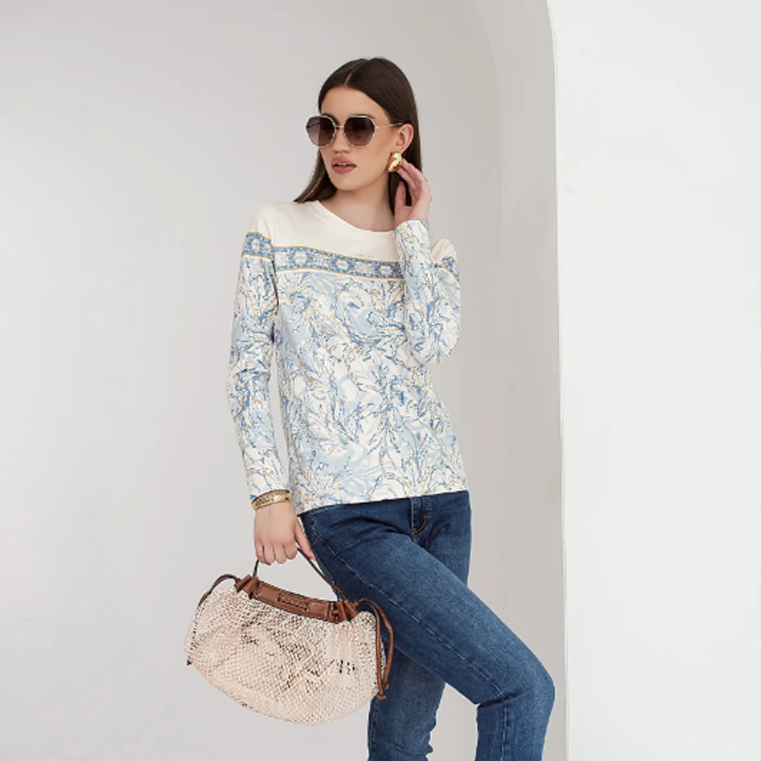 Блуза с обло деколте