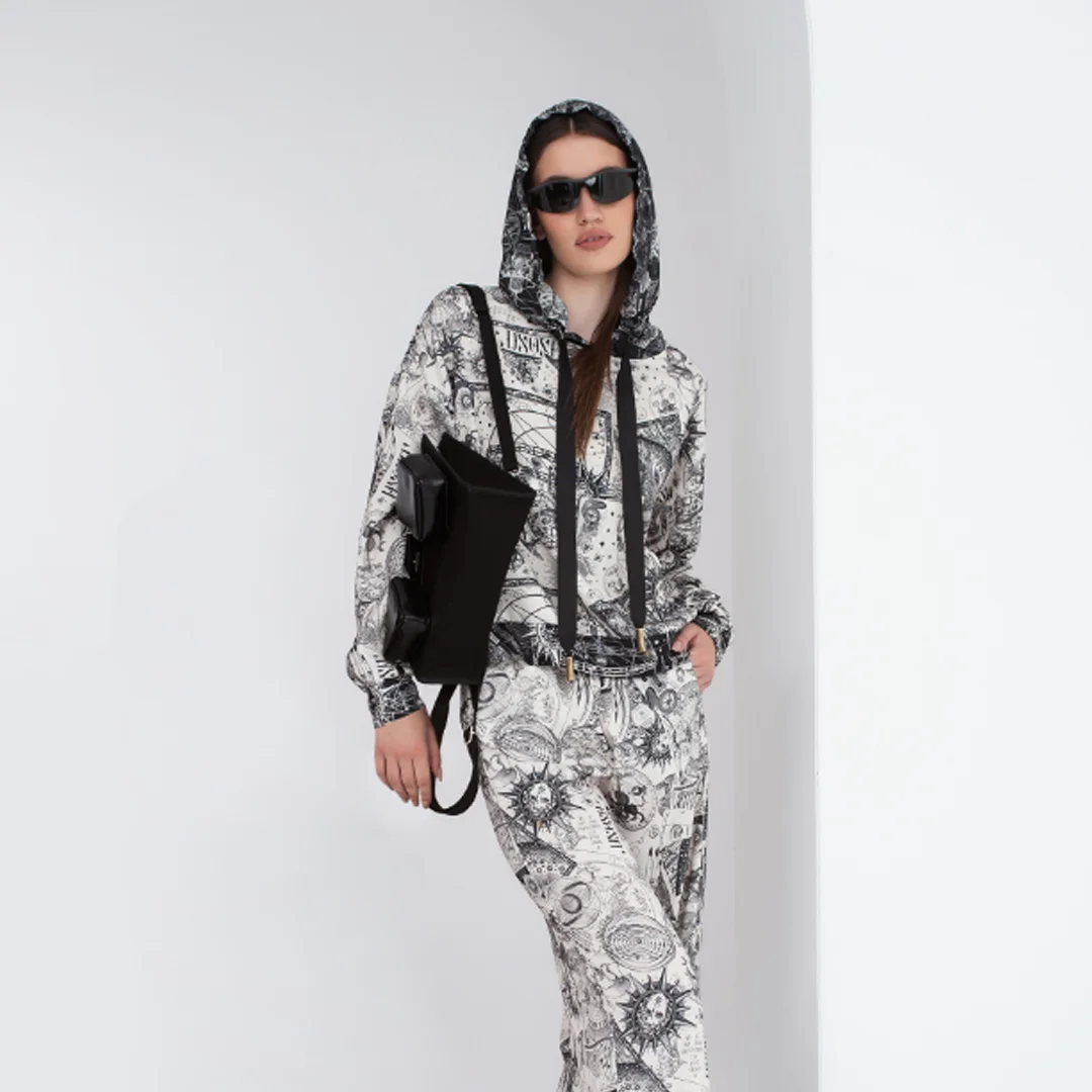 Суитшърт с връзки