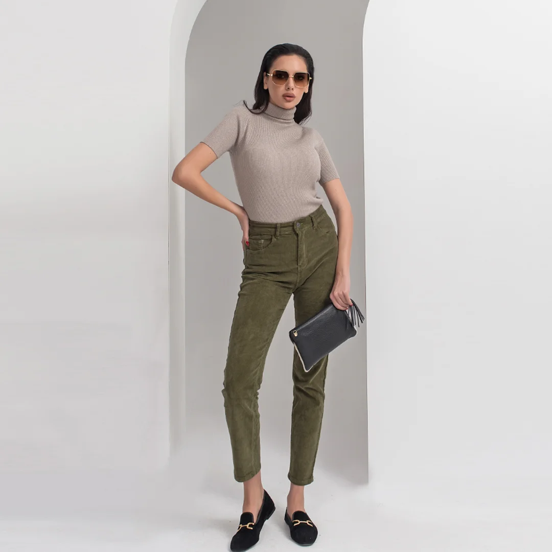 Прав панталон от рипсено кадифе