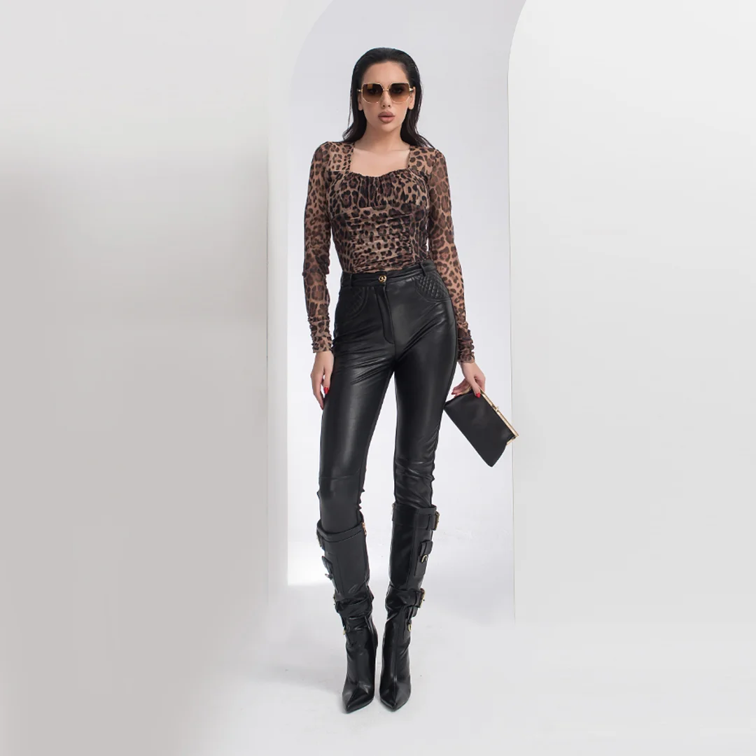 Клин с кожа и ципове