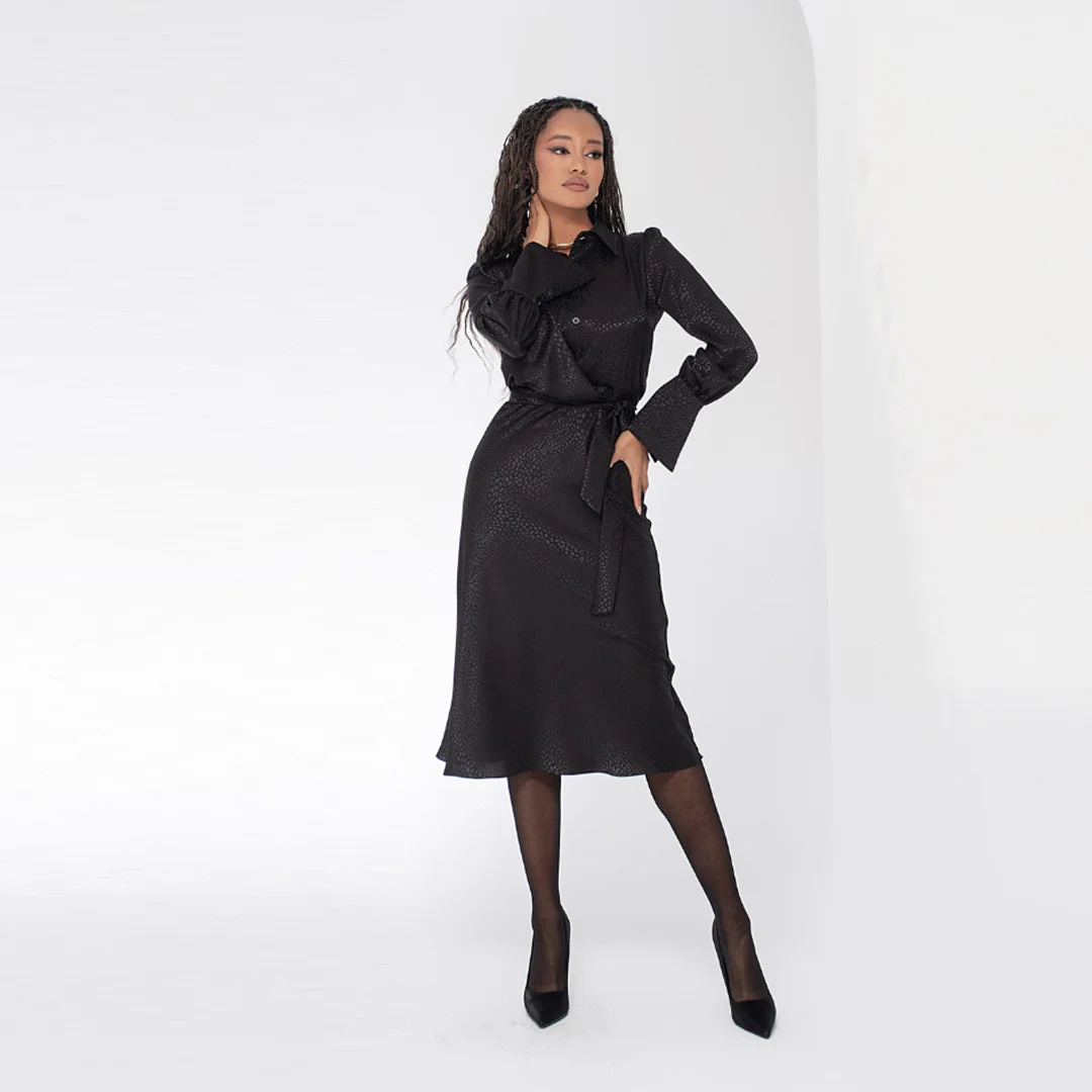 Сатенирана рокля с колан