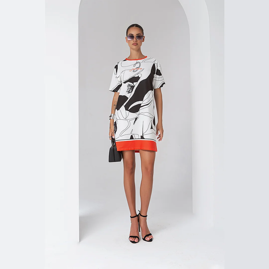 Рокля с контрастен принт