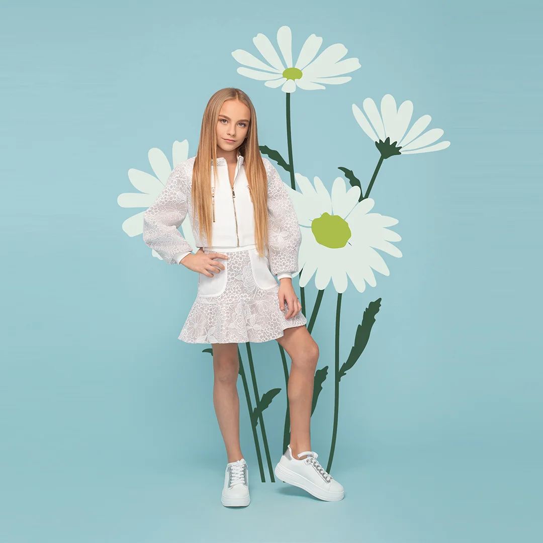 Детска пола от неопрен и дантела