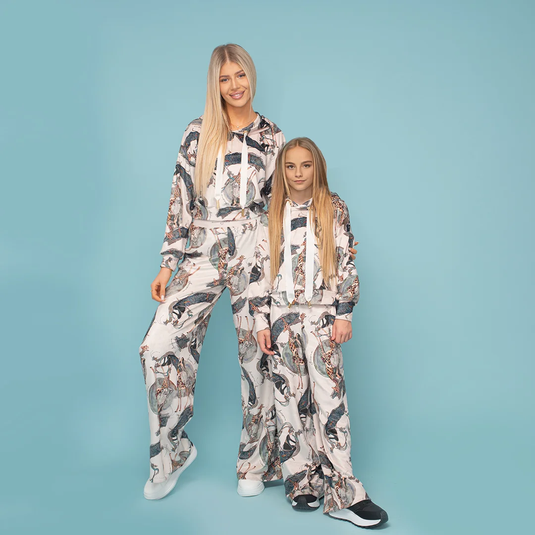 Детски суитшърт от кадифе с качулка и връзки