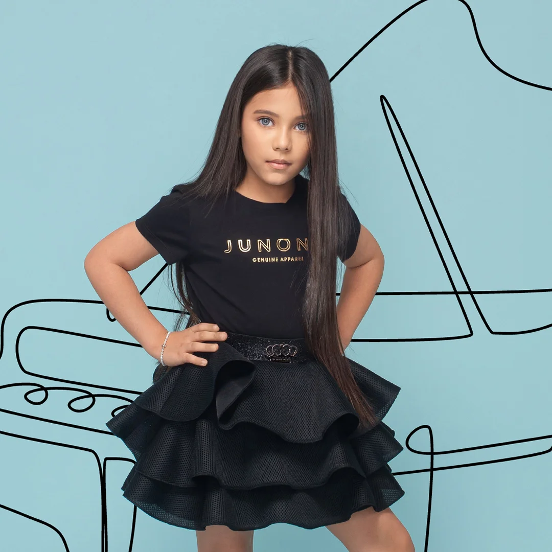 Детска тениска със златно лого