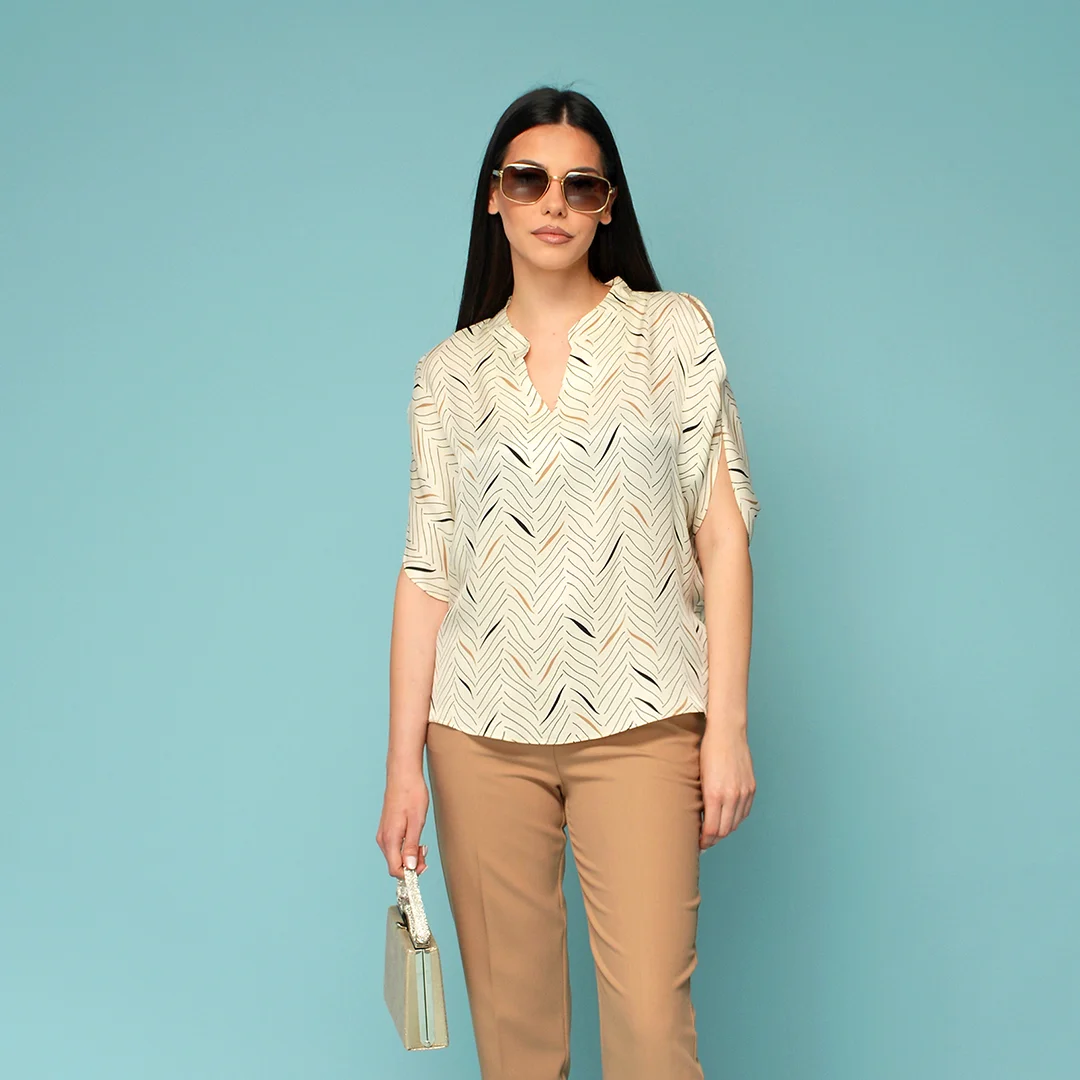 Свободна блуза с отвори на раменете