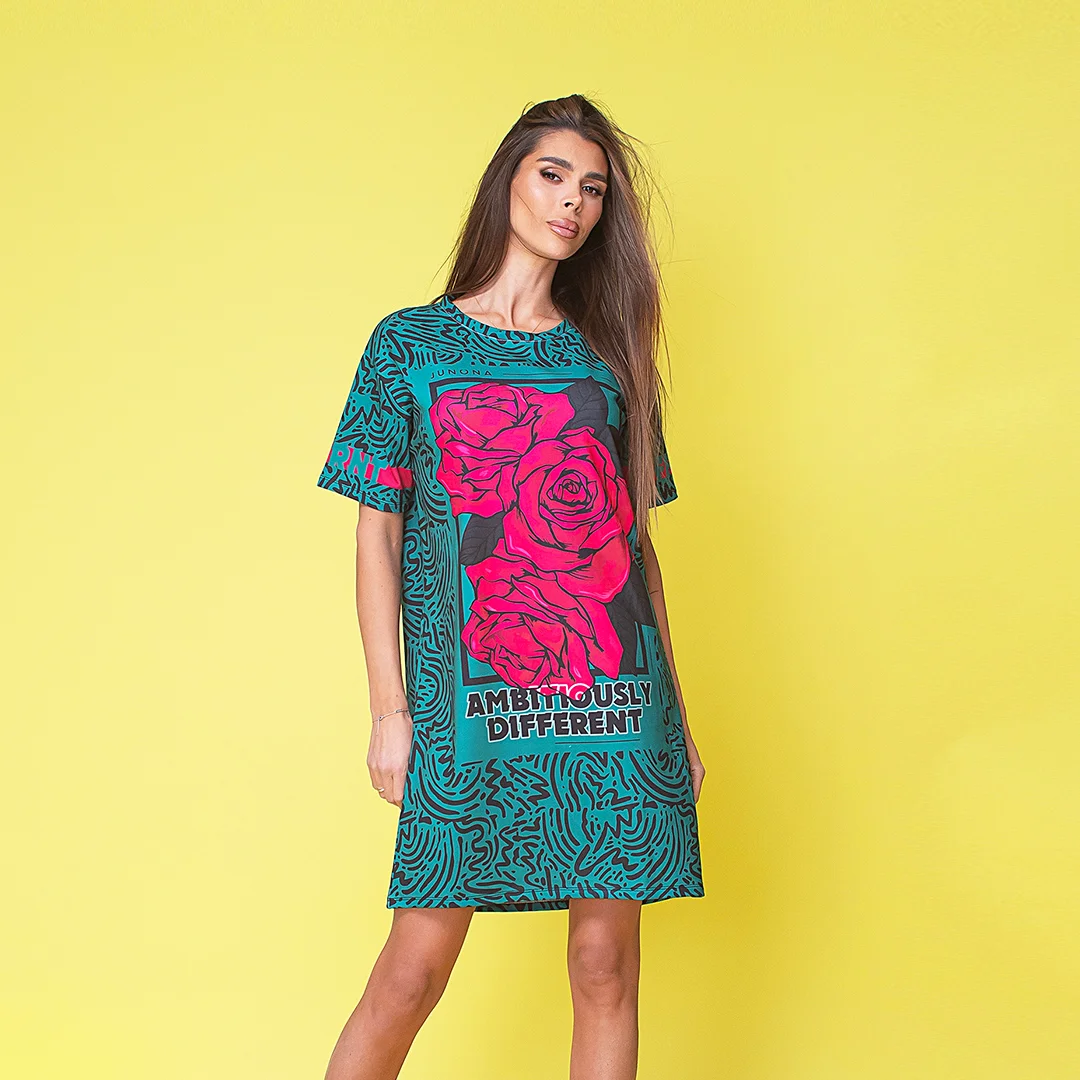 Рокля с контрастен принт