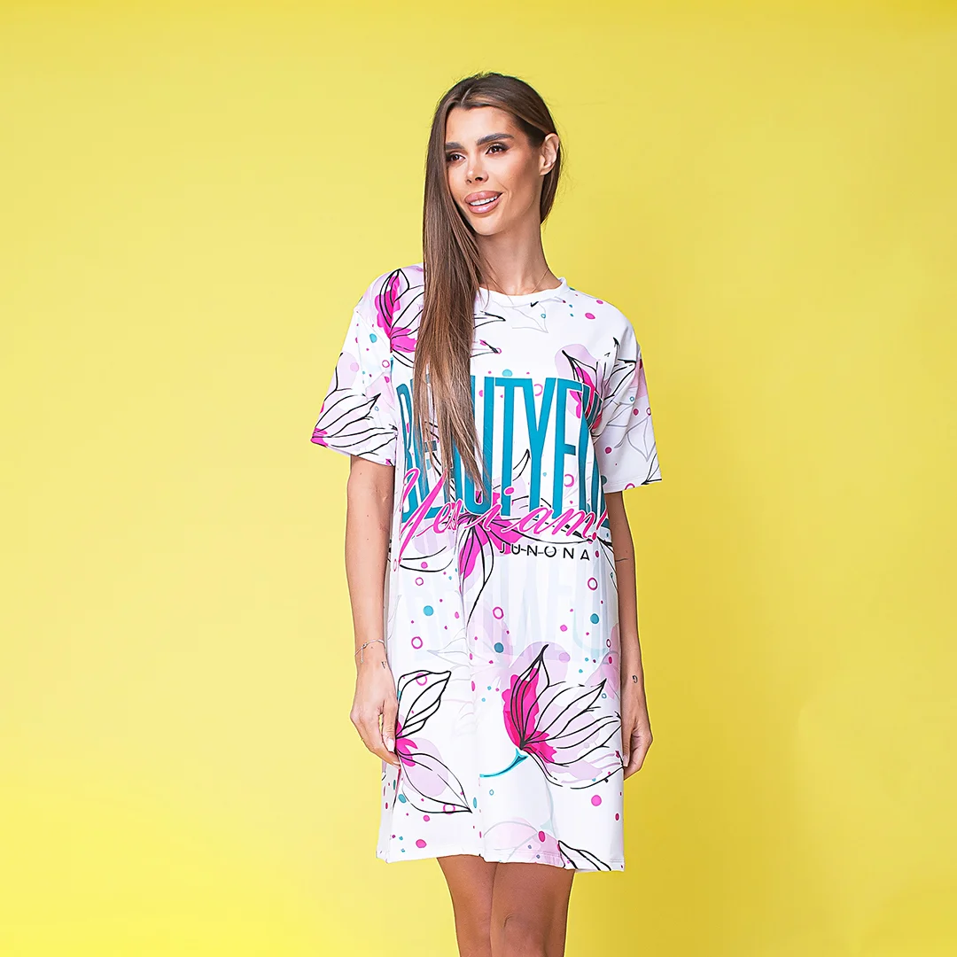 Рокля с контрастен принт