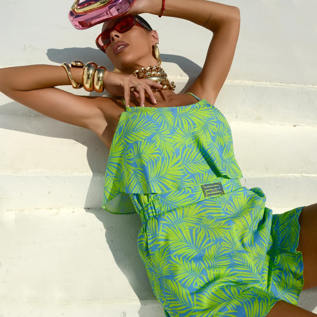 Къс гащеризон с тънки презрамки и принт