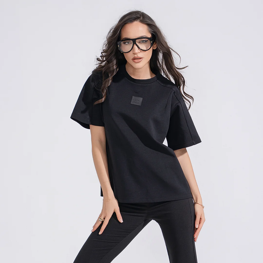 Оувърсайз тениска с гумирано лого Junona