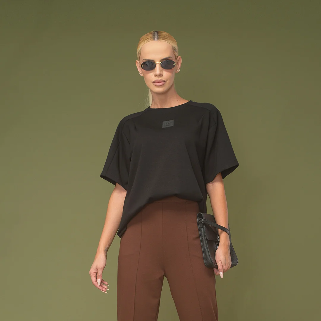 Оувърсайз тениска с гумирано лого Junona