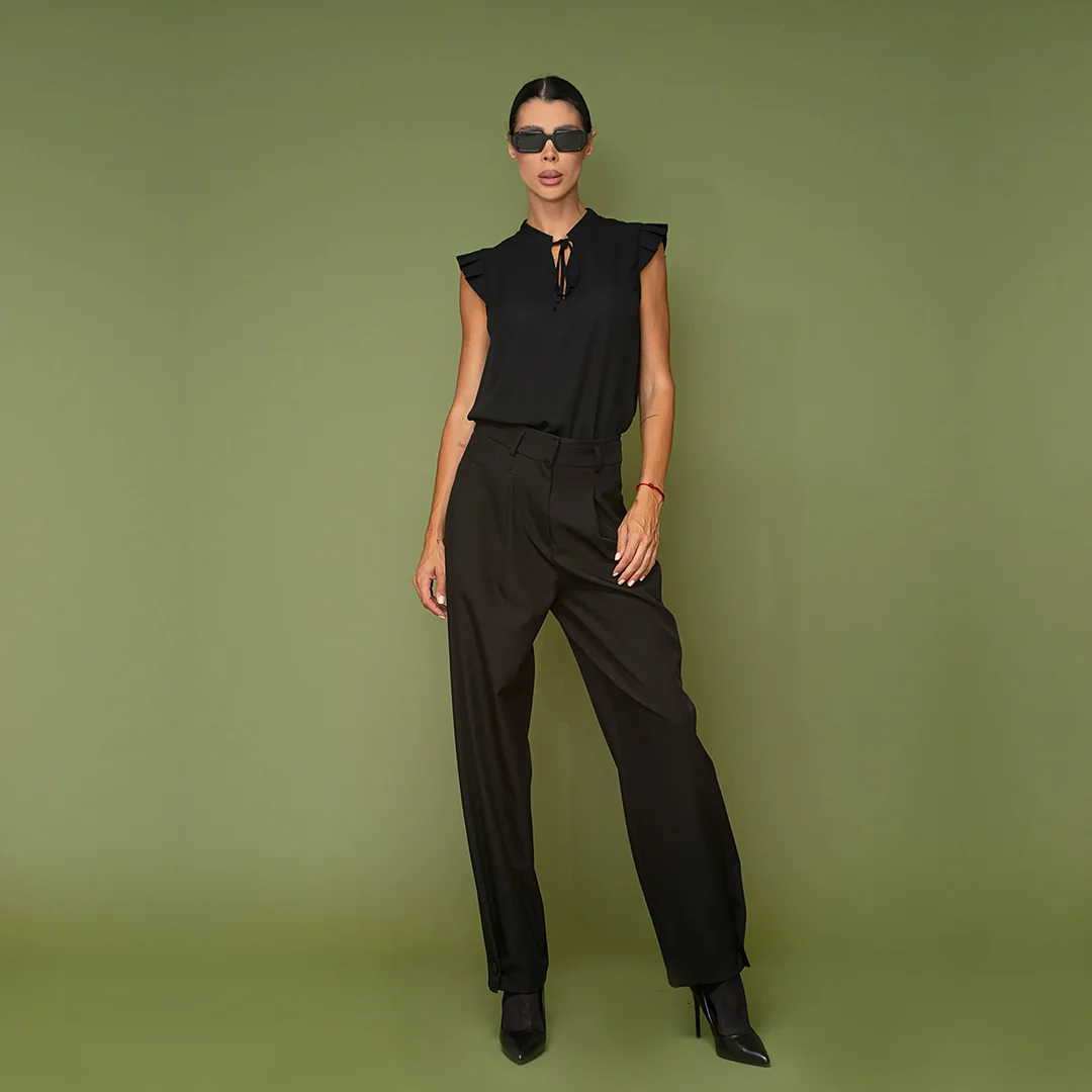 Свободен панталон с басти и копчета на крачолите