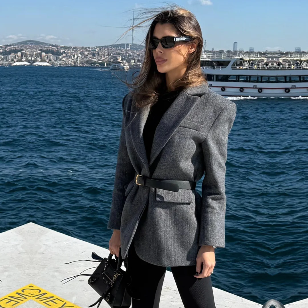 Класическо сако с колан