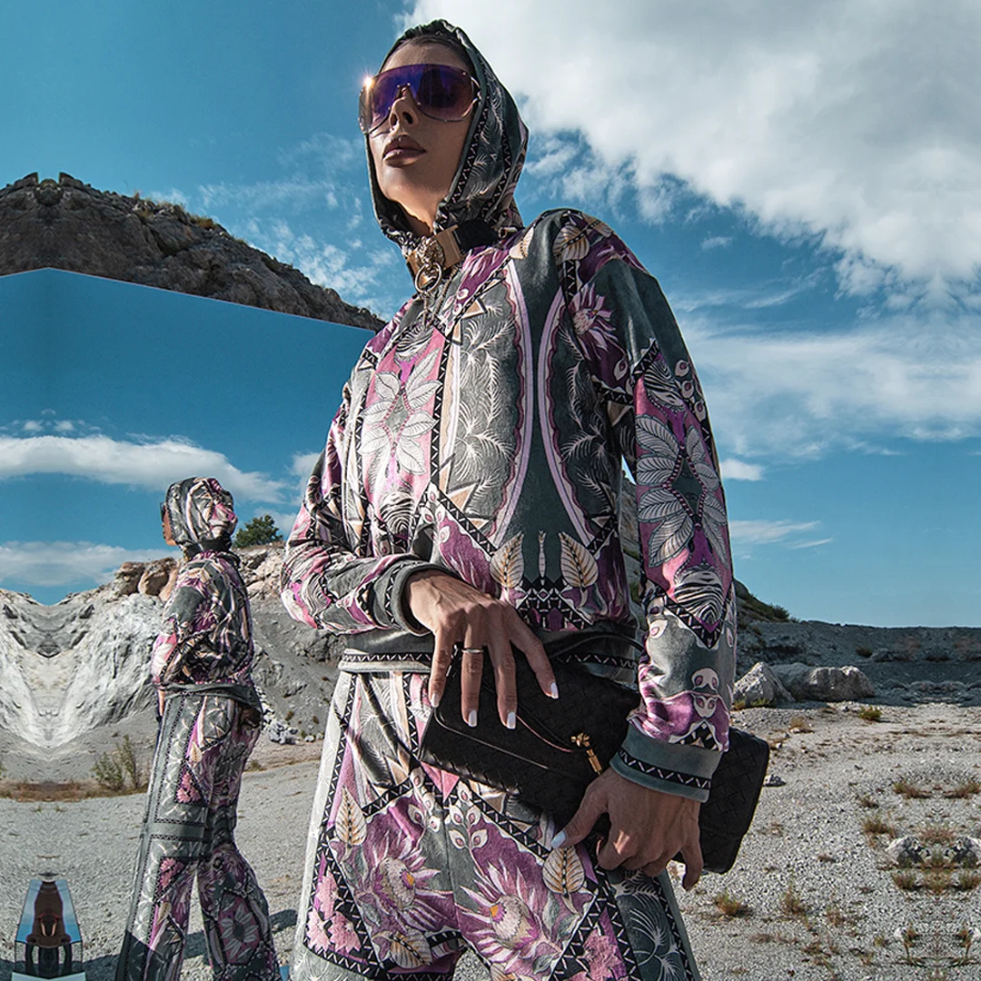 Суитшърт от плюш с качулка и връзки