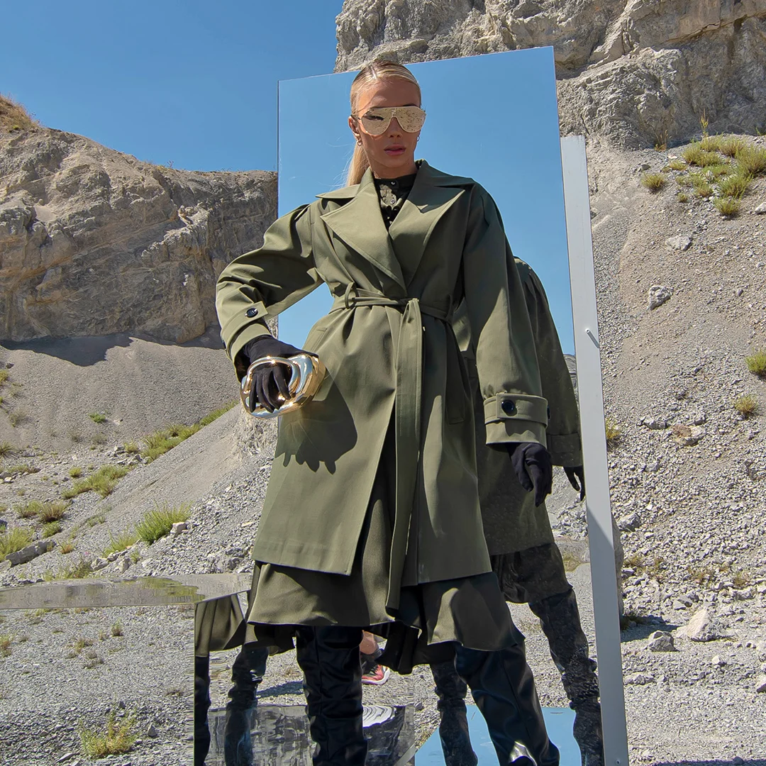 Тренчкот с колан