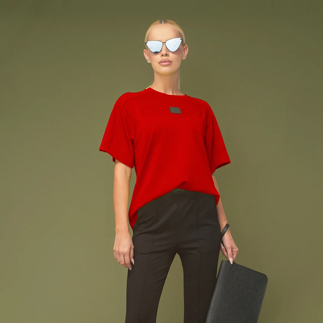 Оувърсайз тениска с гумирано лого Junona